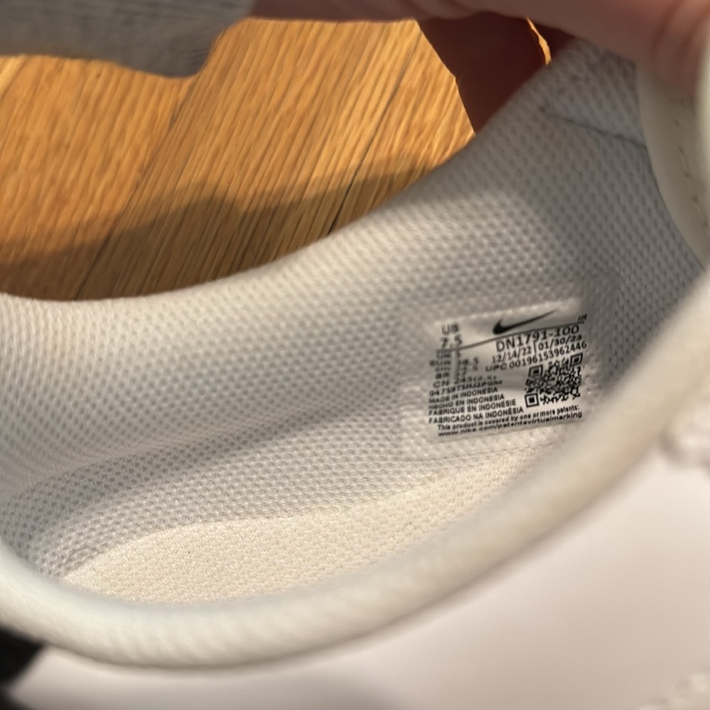 Nike women’s Cortez leather shoes in white and blue size 7.5 - Picture 4 of 5